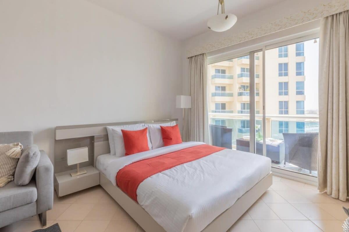Frank Porter - Vista Apartment Dubai